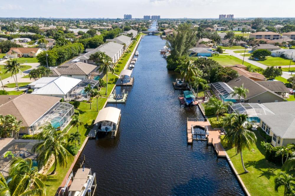New Gulf Access Home with Private Solar Heated Pool and Spa -Villa Dreamweaver, Cape Coral - Roelens Vacations